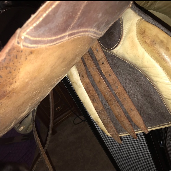 Leather English Saddle - Picture 6 of 8